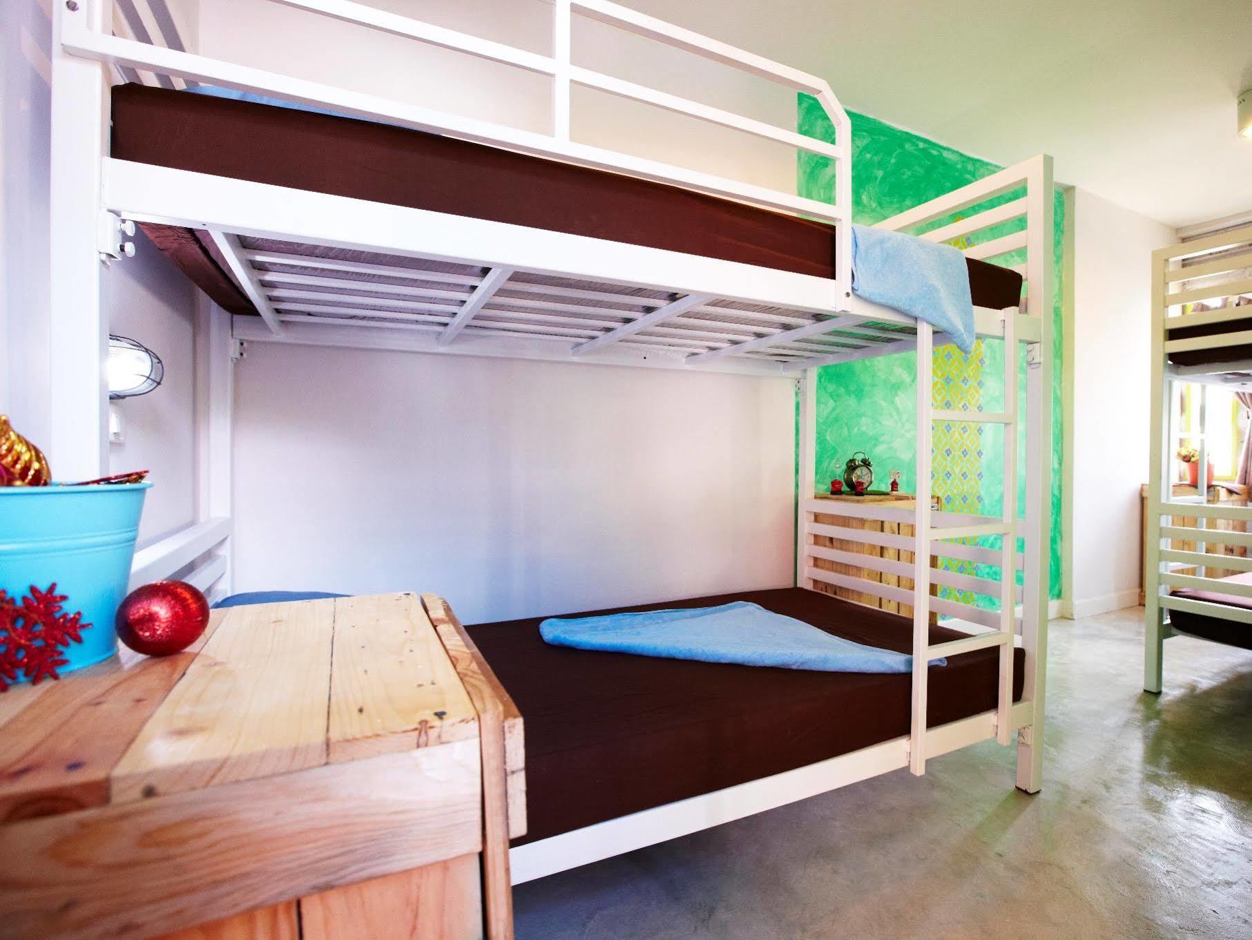 Wh Hostel กรุงเทพมหานคร ภายนอก รูปภาพ