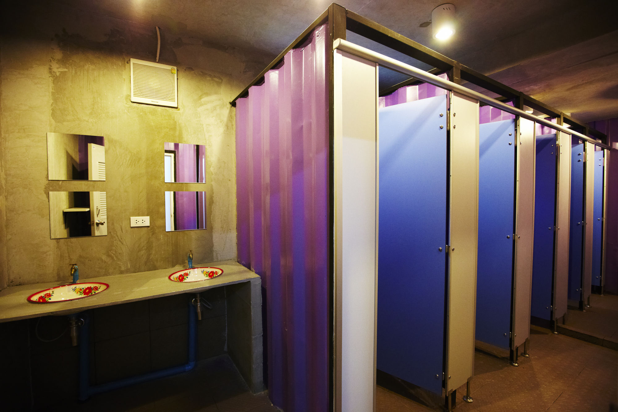 Wh Hostel กรุงเทพมหานคร ภายนอก รูปภาพ