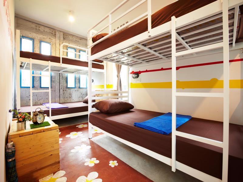 Wh Hostel กรุงเทพมหานคร ภายนอก รูปภาพ